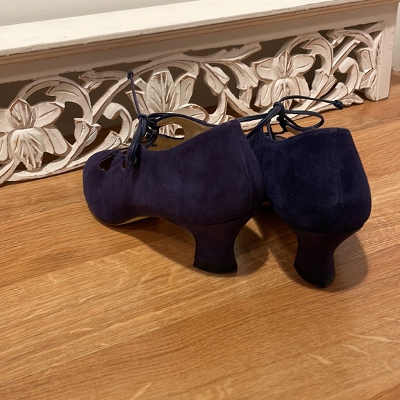 Calico woman’s Gorgeous Blue Suede lace up Shoes - Picture 3 of 9